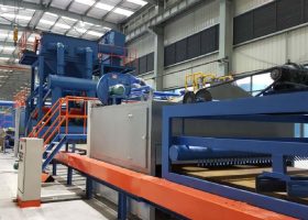 輥道通過式拋丸機可選擇PLC一鍵啟動，無間隙連續(xù)通過拋丸打砂